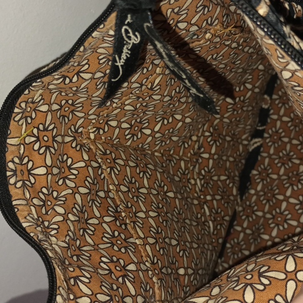 Vera Bradley Purse some wear on handle strap - Picture 3 of 5